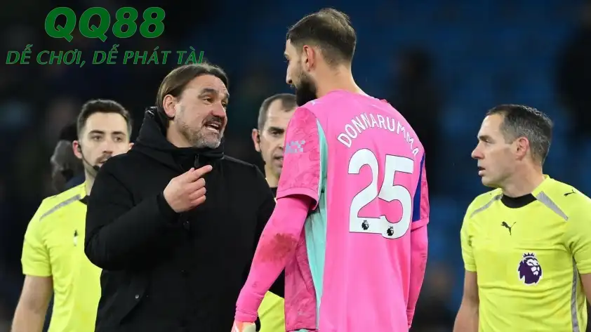 Donnarumma vừa gây ra tranh cãi trong trận gặp Leeds khi bị nghi ngờ cố tình chấn thương để dừng bóng trên sân. (Ảnh: Goal) Donnarumma vừa gây ra tranh cãi trong trận gặp Leeds khi bị nghi ngờ cố tình chấn thương để dừng bóng trên sân. (Ảnh: Goal)